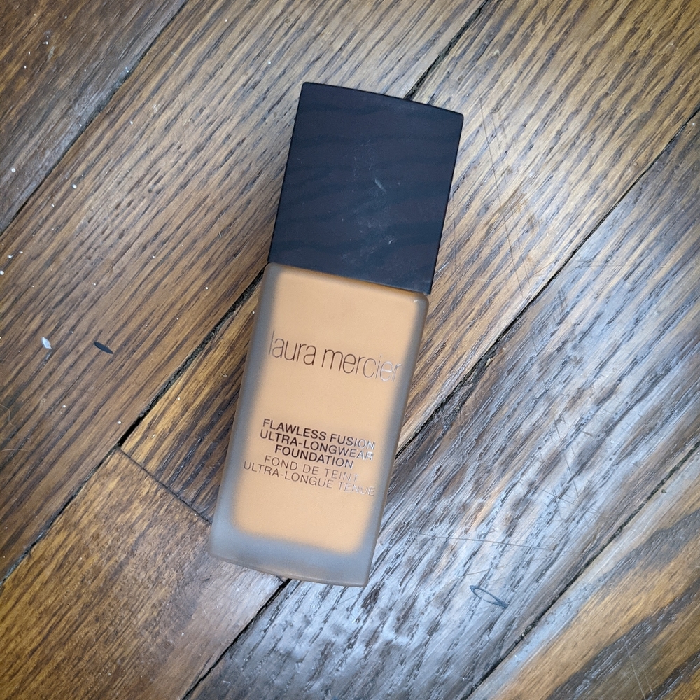 Laura Mercier flawless foundation